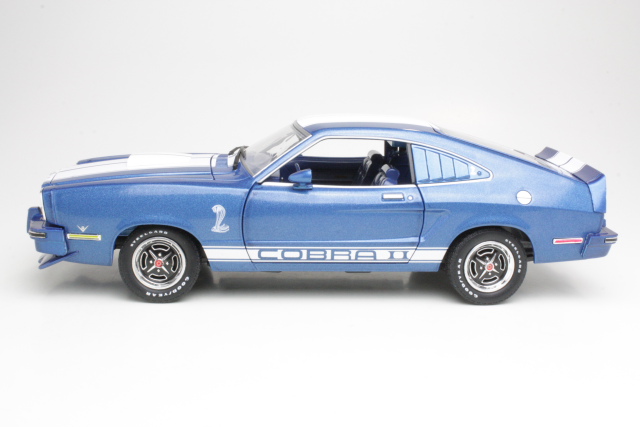 Ford Mustang Cobra II 1976, sininen - Sulje napsauttamalla kuva