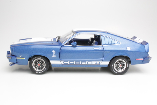 Ford Mustang Cobra II 1976, sininen