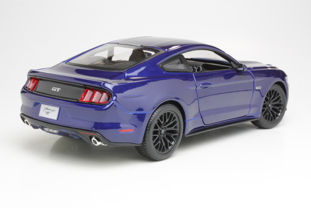 Ford Mustang GT 5.0 2015, tummansininen - Sulje napsauttamalla kuva