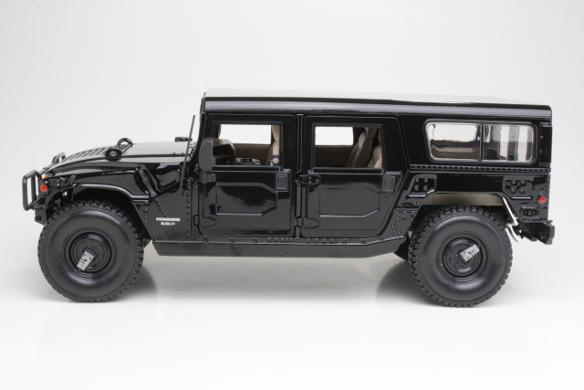 Hummer 4-Door Wagon, black