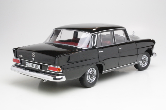 Mercedes 200 Limousine (w110) 1966, musta