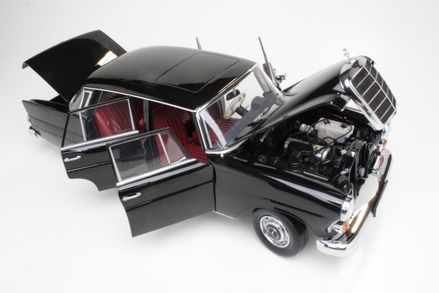Mercedes 200 Limousine (w110) 1966, musta