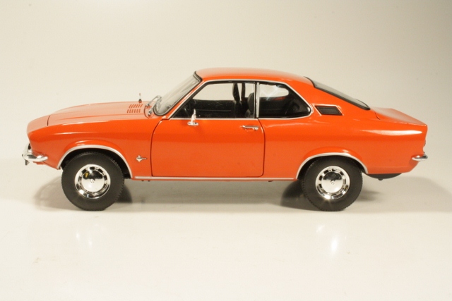 Opel Manta A 1971, punainen