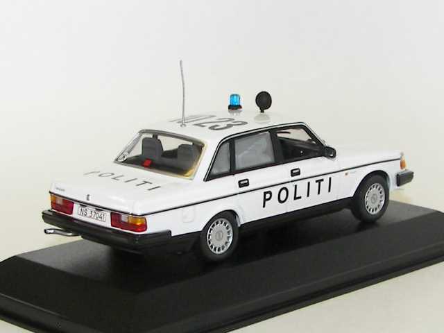 Volvo 240GL 1986 "Politi", valkoinen - Sulje napsauttamalla kuva