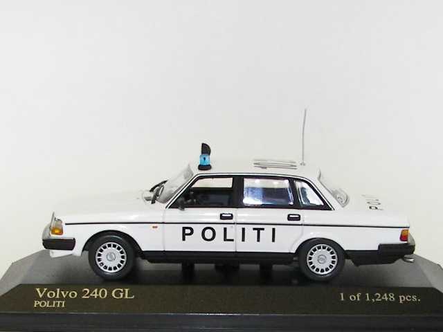 Volvo 240GL 1986 "Politi", valkoinen - Sulje napsauttamalla kuva