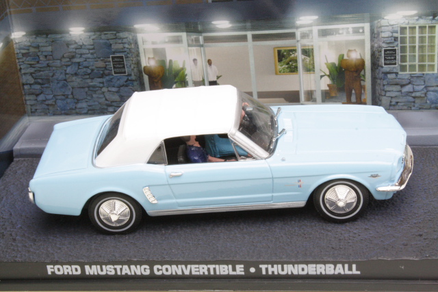 Ford Mustang Convertible, light blue - Click Image to Close