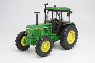 John Deere 3140 1981, green
