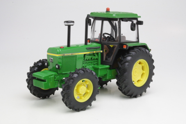 John Deere 3040 1981, green