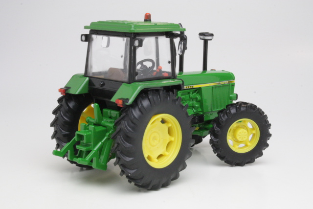 John Deere 3040 1981, green