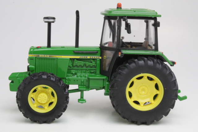 John Deere 3040 1981, vihreä - Sulje napsauttamalla kuva