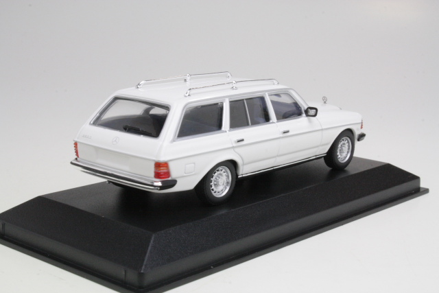Mercedes 250TE (S123) 1976, valkoinen