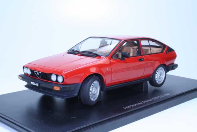 Alfa Romeo Alfetta GTV 2000 1980, punainen - Sulje napsauttamalla kuva