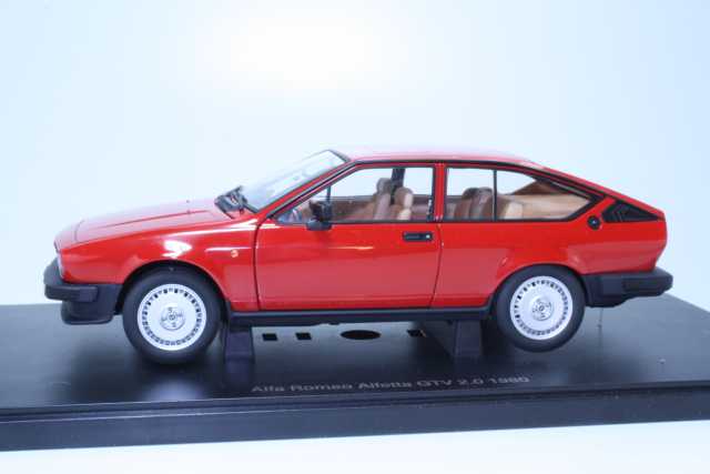 Alfa Romeo Alfetta GTV 2000 1980, punainen - Sulje napsauttamalla kuva