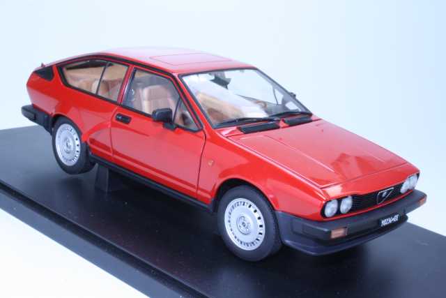 Alfa Romeo Alfetta GTV 2000 1980, punainen