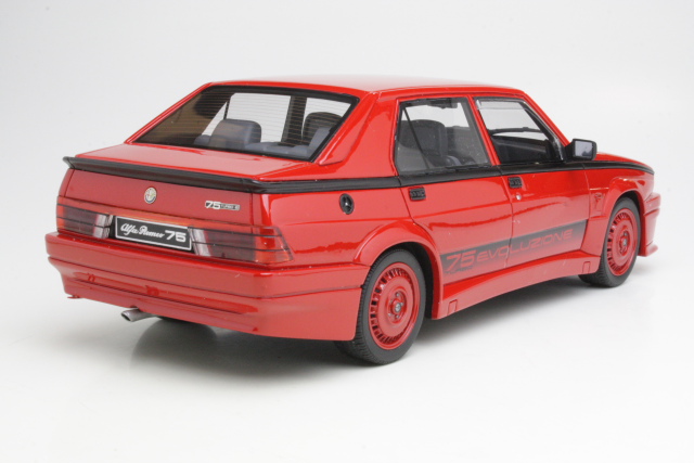 Alfa Romeo 75 Turbo Evo, punainen - Sulje napsauttamalla kuva