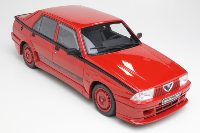 Alfa Romeo 75 Turbo Evo, punainen - Sulje napsauttamalla kuva