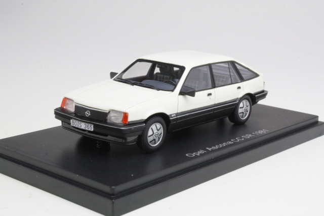 Opel Ascona C SR Hatchback 1984, valkoinen