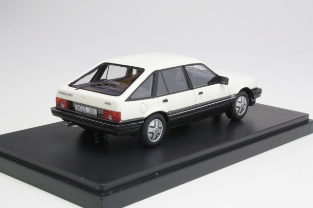 Opel Ascona C SR Hatchback 1984, valkoinen