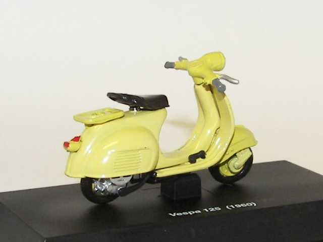 Vespa 125 1960, yellow