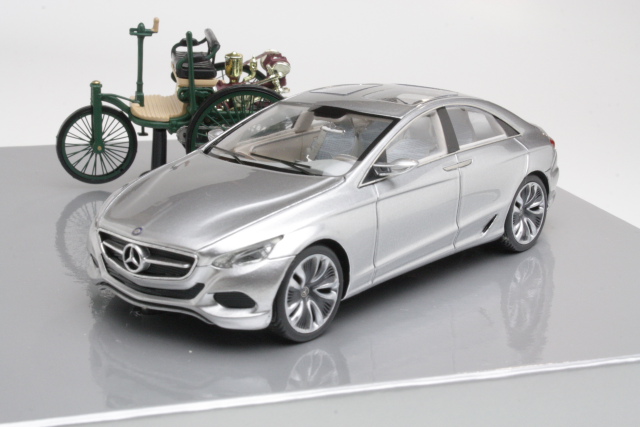 Mercedes F800 Style + Benz Patent-Motorwagen