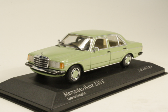 Mercedes 230E (w123) 1976, vihreä