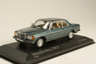 Mercedes 230CE (c123) 1977, vihreä