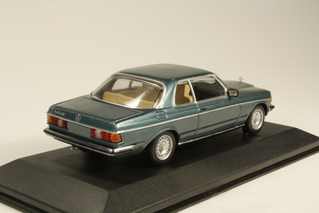 Mercedes 230CE (c123) 1977, green