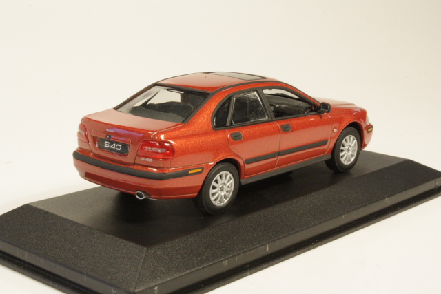 Volvo S40 2000, dark red