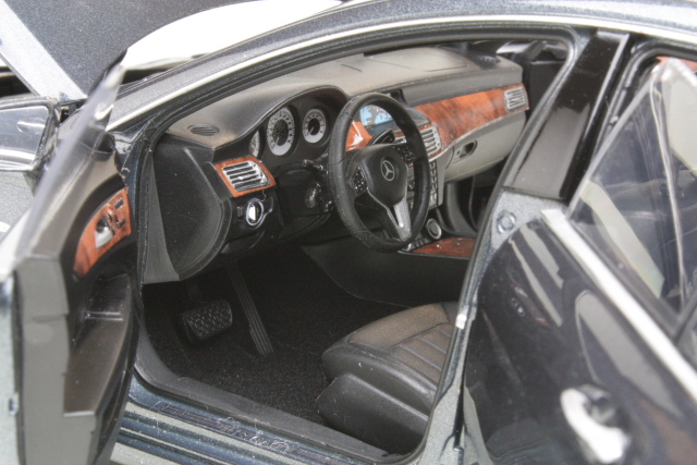 Mercedes CLS 350 2010, tummanharmaa