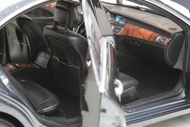 Mercedes CLS 350 2010, tummanharmaa