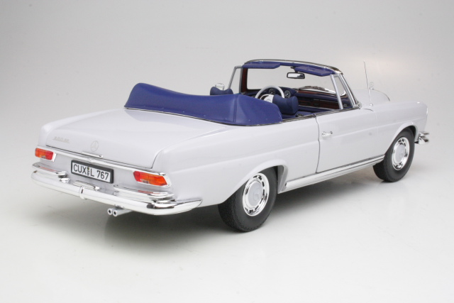 Mercedes 280SE (w111) Cabriolet 1968, light grey