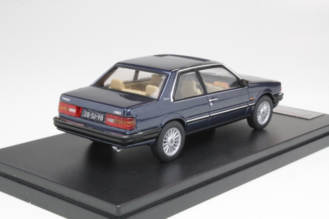 Volvo 780 Bertone 1987, tummansininen