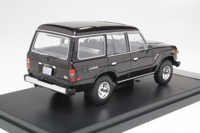 Toyota Land Cruiser 1982, tummanruskea
