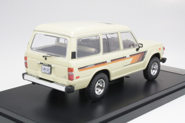 Toyota Land Cruiser 1982, beige - Sulje napsauttamalla kuva