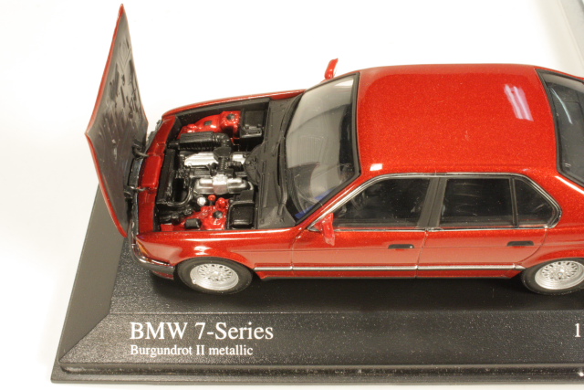 BMW 7-series (e32) 1986, tummanpunainen - Sulje napsauttamalla kuva