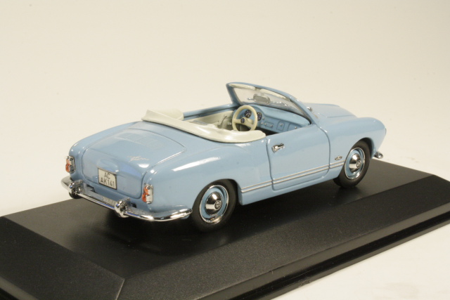 VW Karmann Cabriolet 1957, vaaleansininen - Sulje napsauttamalla kuva