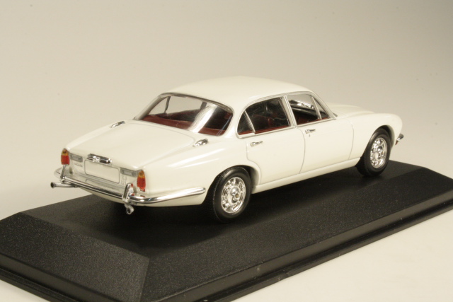 Jaguar XJ12 Series II 1975, valkoinen