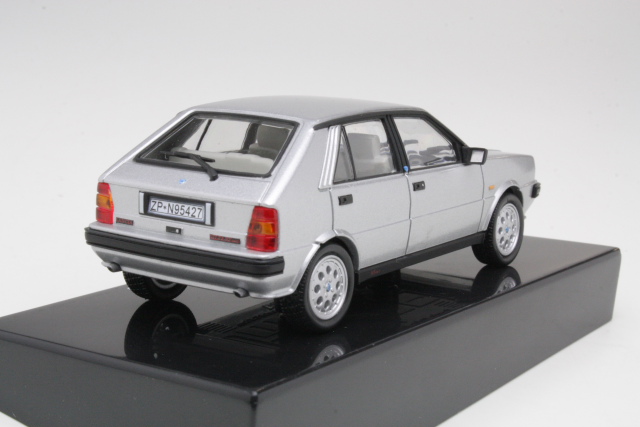 Lancia Delta HF 4WD 1986, hopea - Sulje napsauttamalla kuva