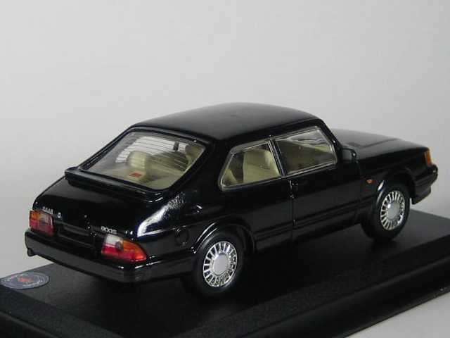 Saab 900S 1989, musta