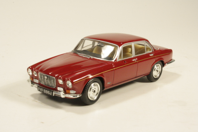 Jaguar XJ6 series I, dark red