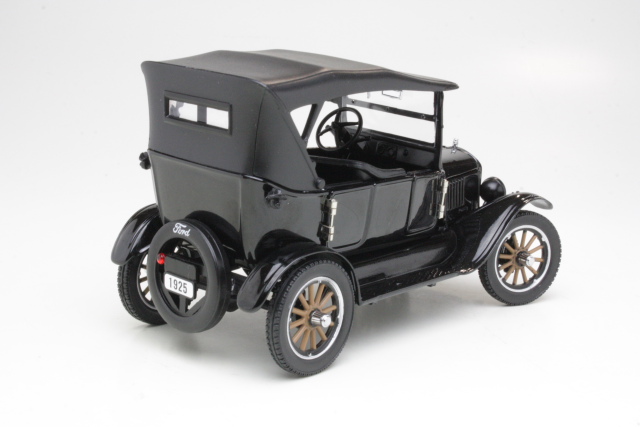 Ford Model T Touring 1925, black