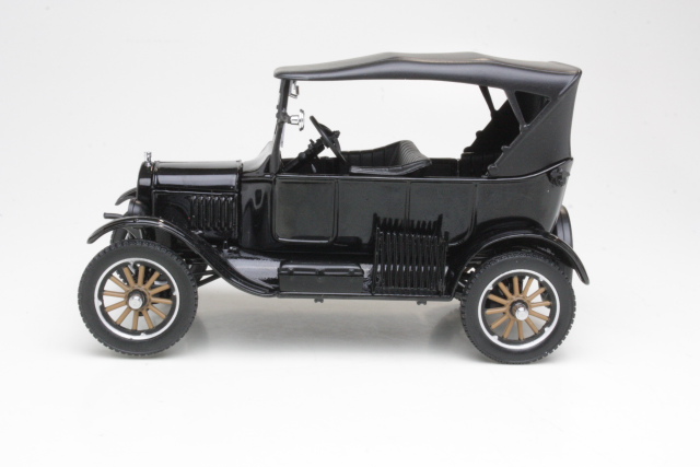 Ford Model T Touring 1925, black