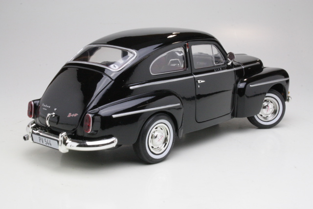 Volvo PV544 1958, musta