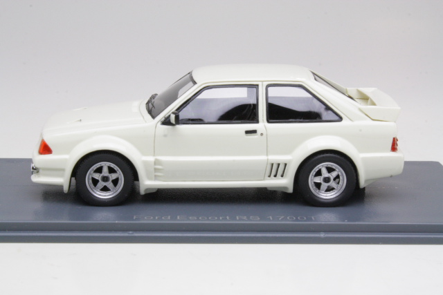 Ford Escort RS1700T 1980, valkoinen