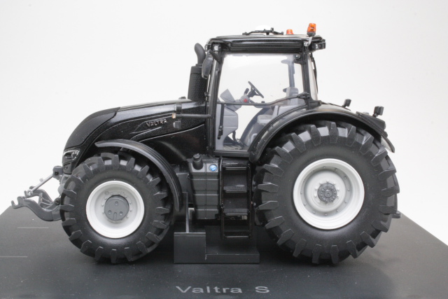 Valtra S-Series, black