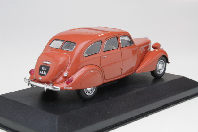 Berliet 11CV Dauphine 1939, red