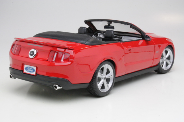 Ford Mustang GT Cabrio 2010, punainen - Sulje napsauttamalla kuva