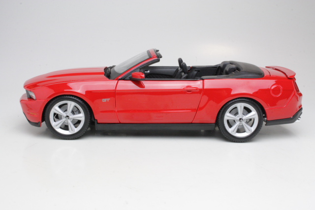 Ford Mustang GT Cabrio 2010, punainen - Sulje napsauttamalla kuva