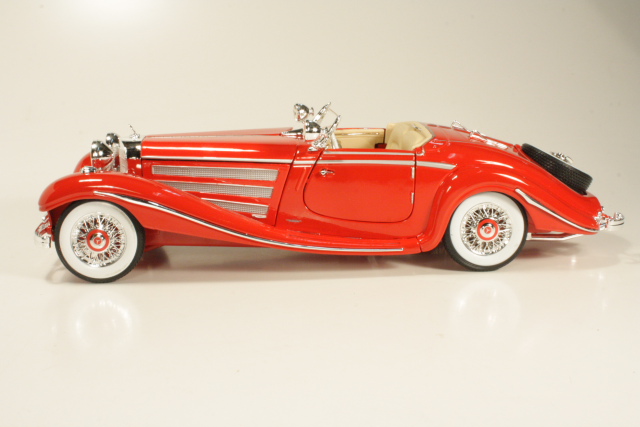 Mercedes 500K 1936, punainen