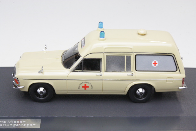 Opel Admiral B SWB Miesen Ambulance, kerma - Sulje napsauttamalla kuva
